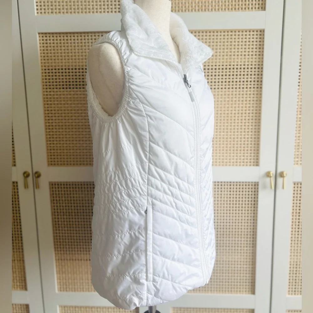 The North Face “Mossbud” Insulated Reversible Vest – TNF White (Size M) - Picture 4 of 15